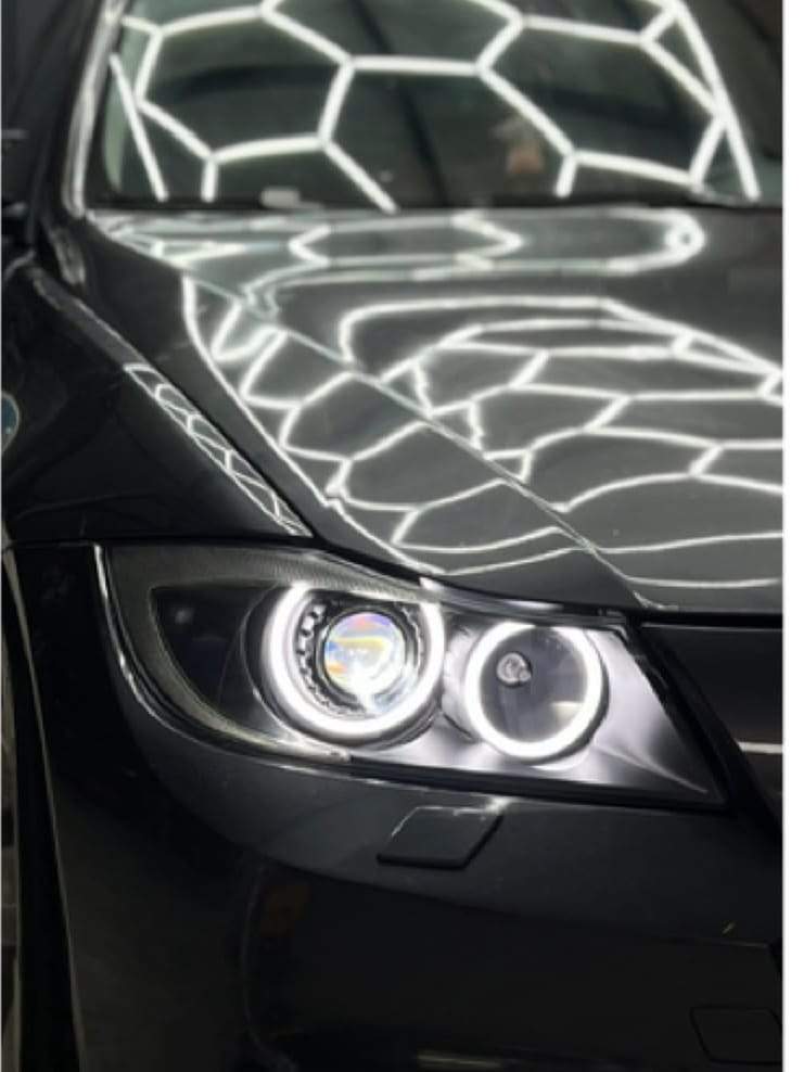 BMW Seria 3 E90 după: far cu inele angel eyes albe
