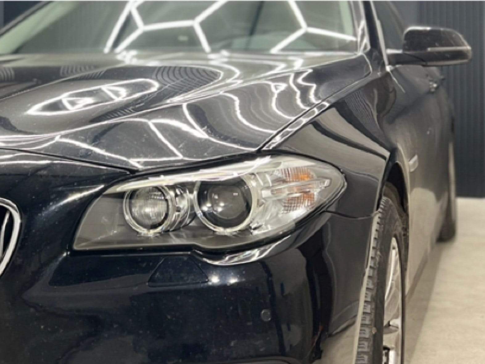 BMW Seria 5 F10 după: sticla farului clară