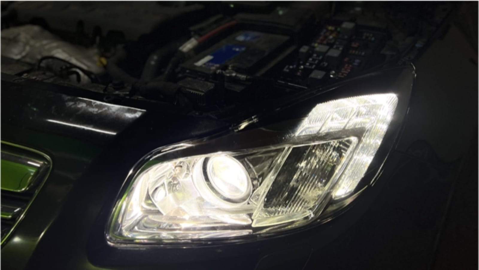 Opel Insignia după: farul clar și aprins