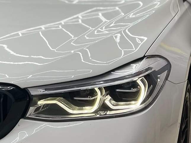 BMW Seria 6 GT după: ambele inele ale luminilor de zi albe