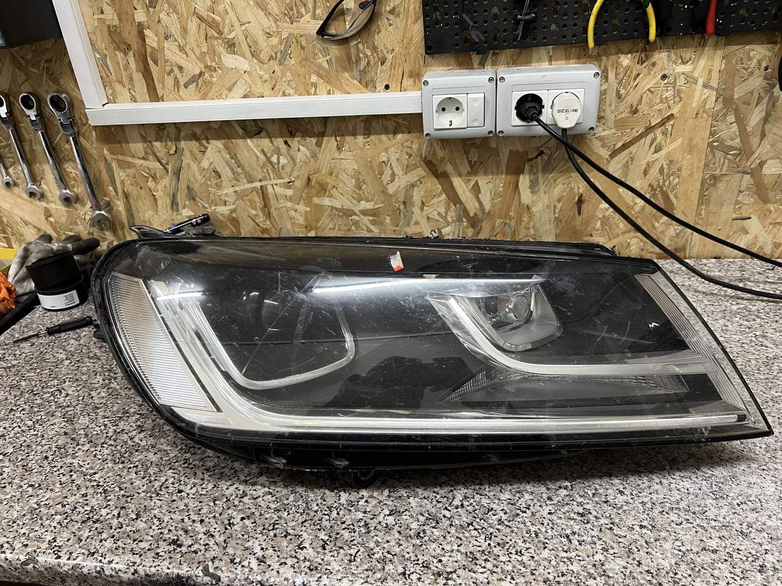 Far dreapt vw touareg , piese, ornamente, motoras, fibra, drl