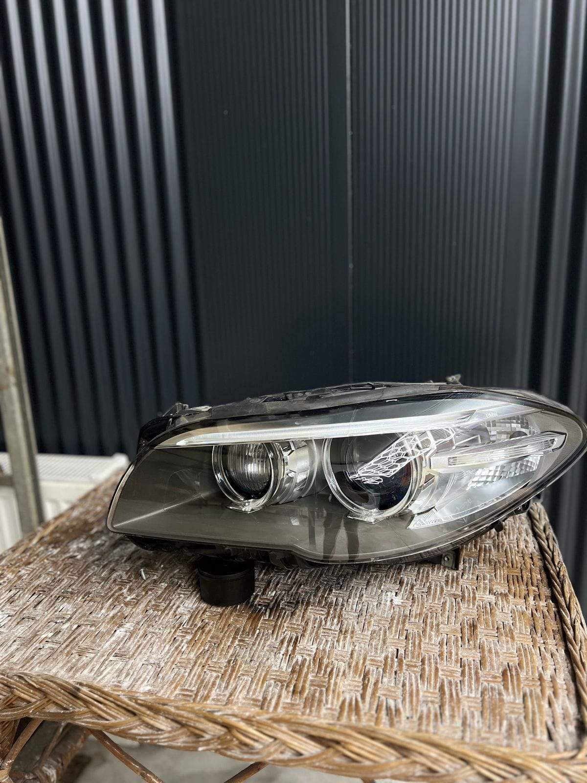 Far stanga bmw seria 5 F10 F11 facelift cu xenon si adaptiv